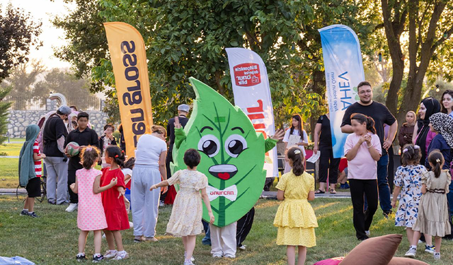Özen Grup’tan çocuklara anlamlı destek: AHEV, Onur Market ve Özen Gross bir araya geldi