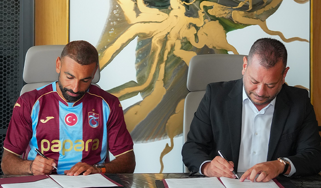 Salah Trabzonspor'a imzayı attı, ayağının tozuyla Trabzonspor reklam filmi çekimine katıldı