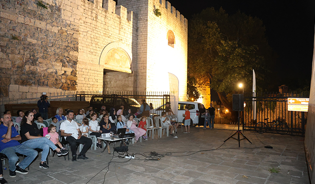 Osmangazi’de sinema keyfi tarihi surların gölgesinde yaşandı