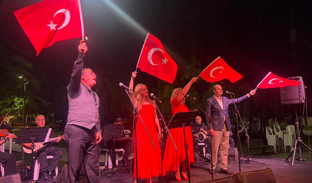 Bursa'da zafer coşkusu Türk Sanat Müziği konseriyle sürdü
