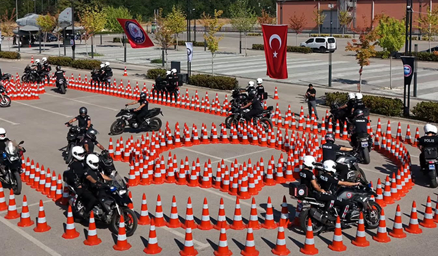 Bursa'da yunus polisleri temel eğitim kursunu tamamladı