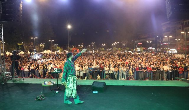İnegöl Gastronomi Festivali’nde lezzet şöleni Retrobüs coşkusuyla taçlandı