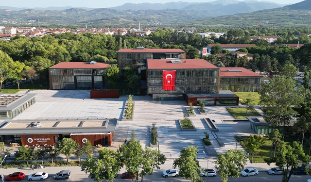 İnegöl Belediyesi’nden 1650 öğrenciye 3.3 Milyon TL’lik kırtasiye desteği