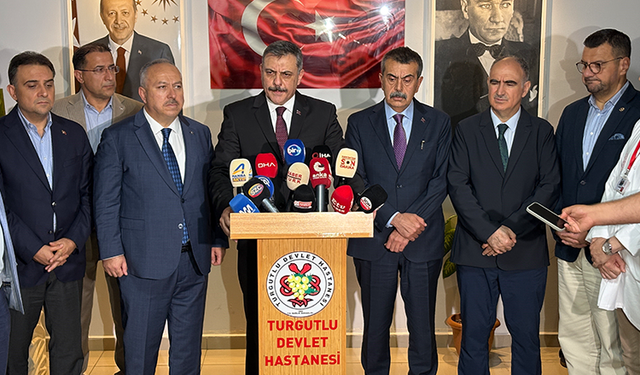 Manisa'da lisenin önünde silahlı saldırı... Bakan Çiftçi açıkladı: 3 öğrencinin durumu kritik