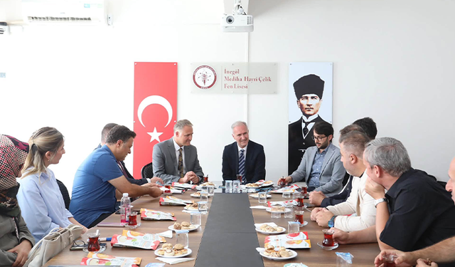 İnegöl Belediyesi’nden Mediha Hayri Çelik Fen Lisesi’ne semt sahası