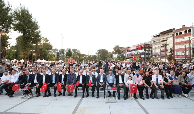İnegöl’de 6 Eylül coşkusu caddelere taştı