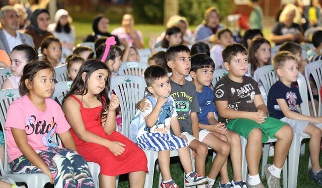 Soğukkuyu Parkı’nda çocukların sinema keyfi