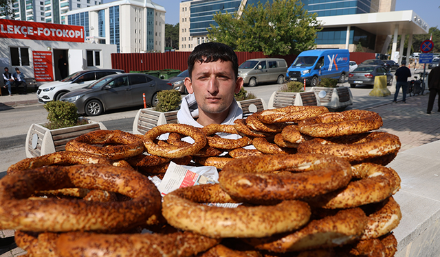 Simit tezgahına not bırakıp KPSS sınavına giren genç: "Aldığı ücreti fazlasıyla içerisine bırakmışlardı"