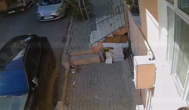 Avcılar’da feci kaza, kamyonetin altında kalan kadın hayatını kaybetti
