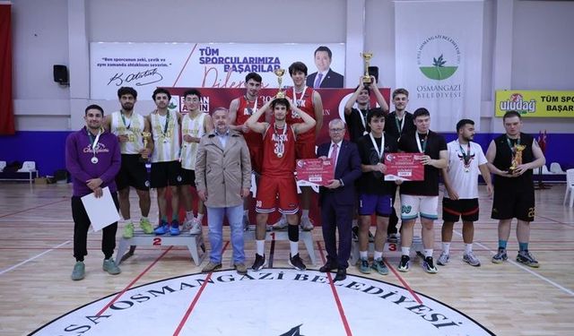 Osmangazi’de sporcular Cumhuriyet için ter döktü