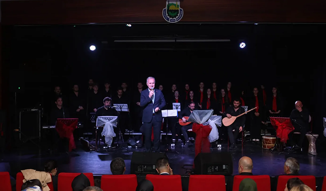 İnegöl Belediyesi Gençlik Korosundan Cumhuriyet konseri