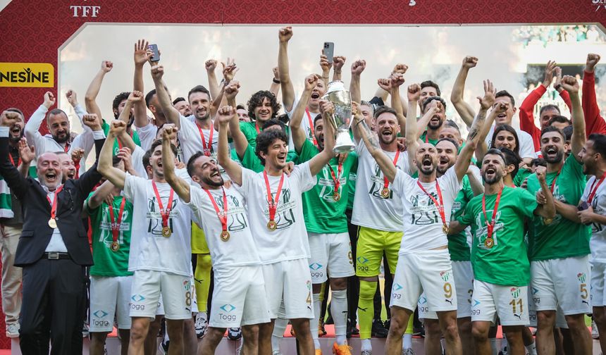 Bursaspor'da 8 futbolcunun sözleşmesi sona eriyor