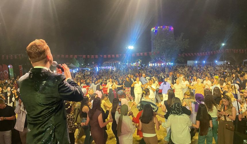 Çaltılıbük’te karnaval gibi bayram: 156 yıllık gelenek devam ediyor