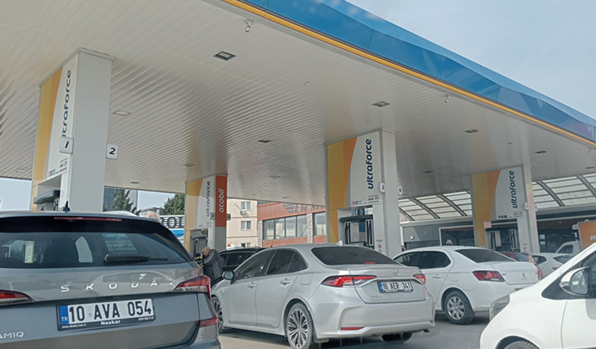 Motorin zammı öncesi Bursa’da benzinliklere akın ettiler