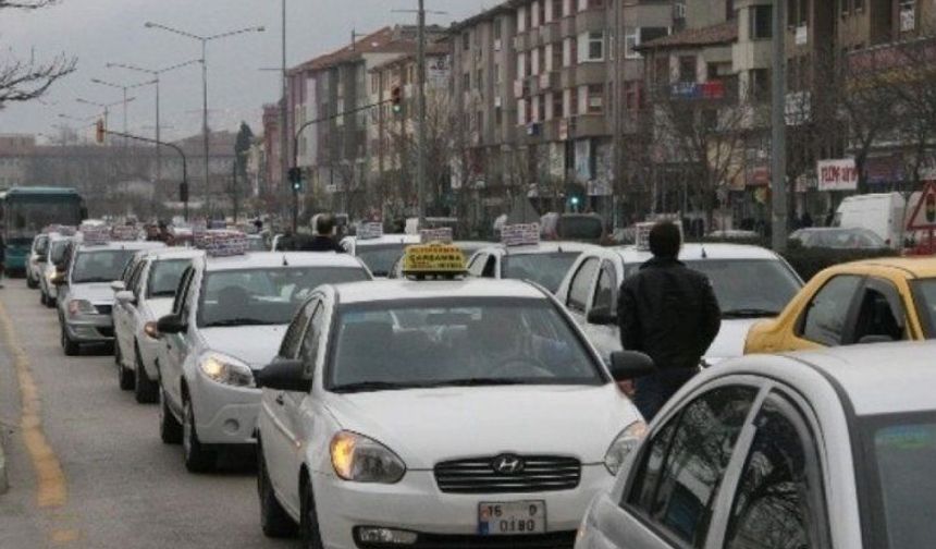 Teleferik taksi dolmuş durağında yüklü para bulundu: Polise teslim ediliyor