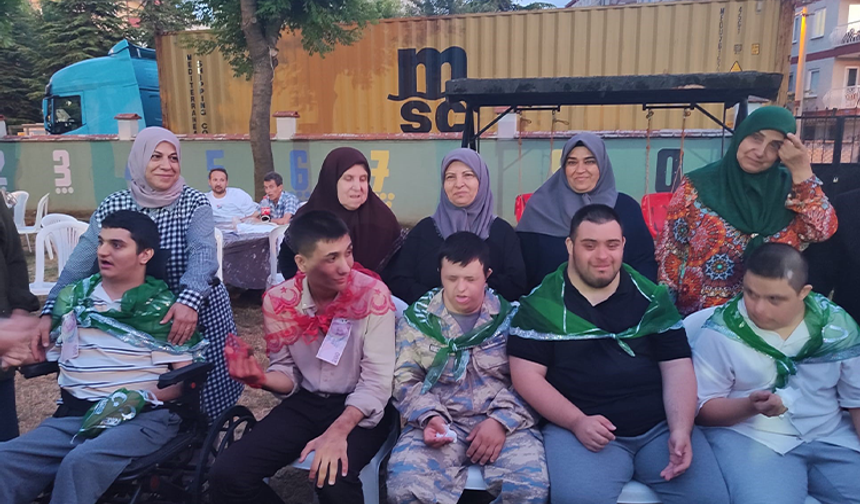 Babaannenin dileği gerçek oldu: Özel bireylere temsili asker eğlencesi