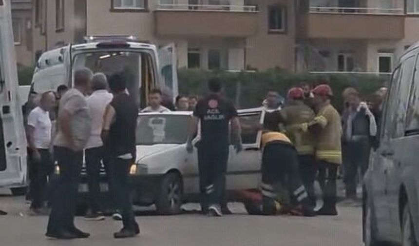 Bursa'da minibüs ile otomobil çarpıştı: 3'ü çocuk 9 yaralı