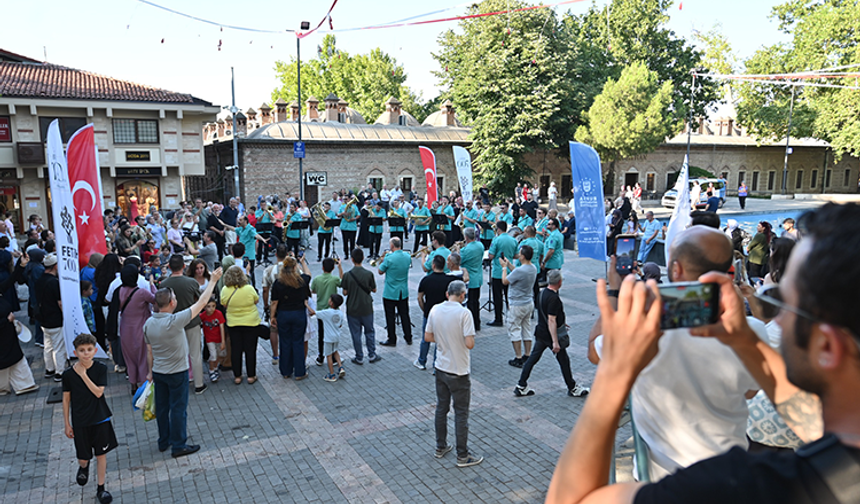 Fetih coşkusu notalarla yankı buluyor
