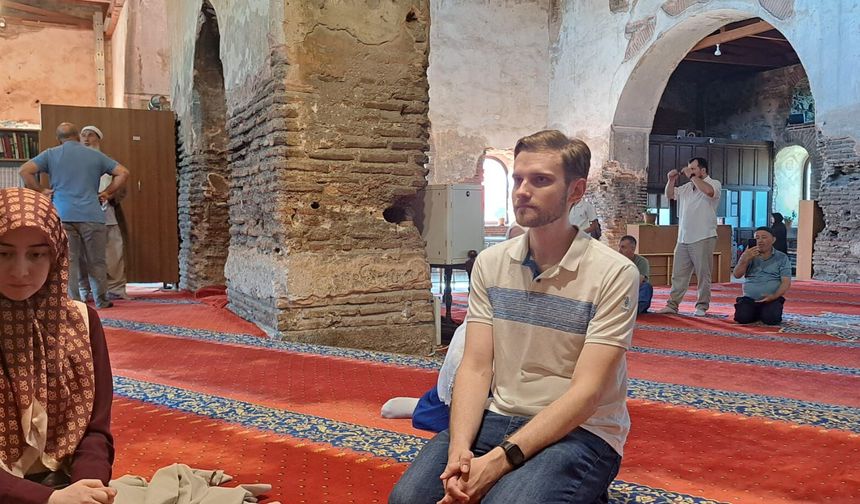 İspanyol Juan, Hristiyanlar için kutsal kabul edilen İznik Ayasofya Camii’nde Müslüman oldu