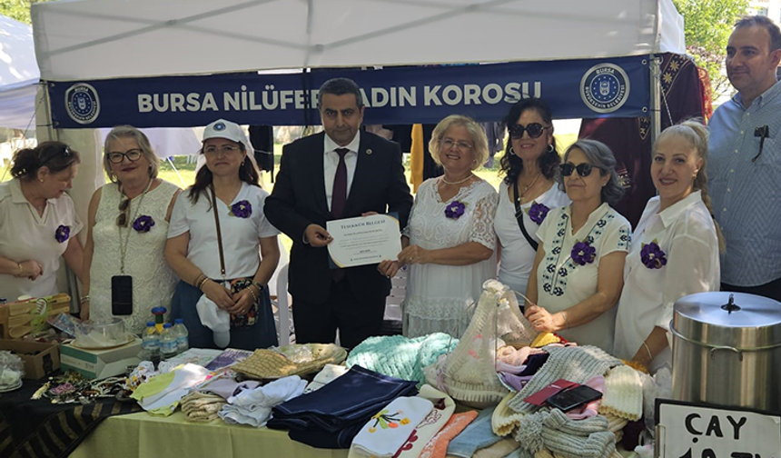 Nilüfer Kadın Korosu Geleneksel hayır satışına renk kattı