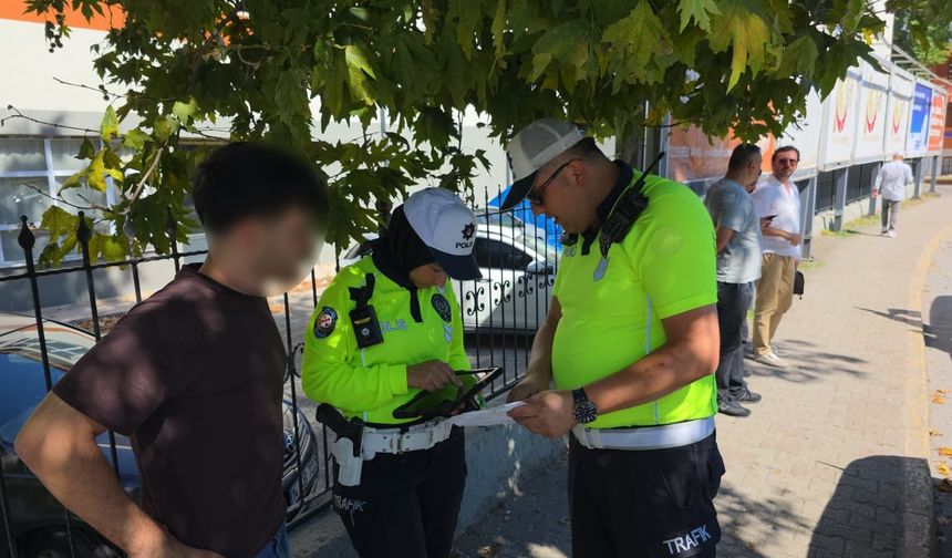 40 bin liralık ehliyet sevinci birkaç saat sürdü: Yayaya yol vermeyince iptal edildi