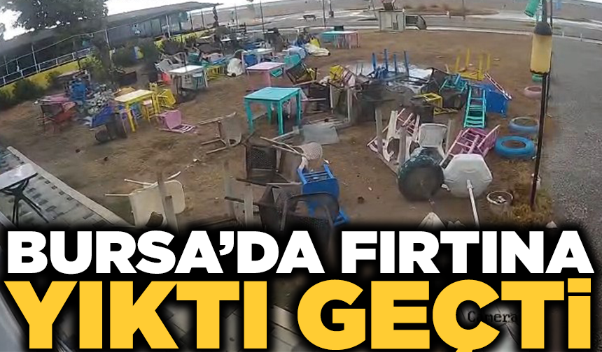Fırtına sahili süpürdü, kafenin masaları yer değiştirdi