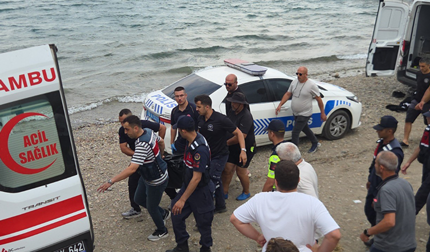 İznik Gölü'nde kaybolan 2 gencin cansız bedenine ulaşıldı