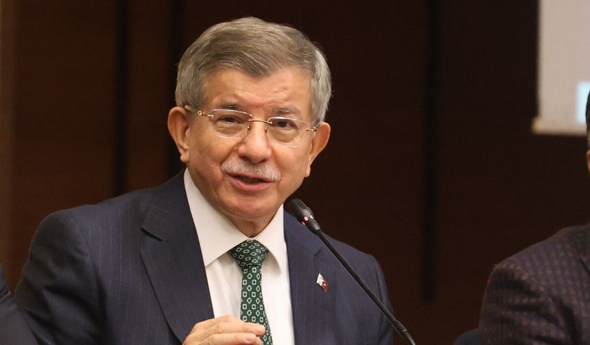 Ahmet Davutoğlu, Gelecek Partisi'nin siyasi faaliyetlerini sonlandırma kararı aldıklarını duyurdu