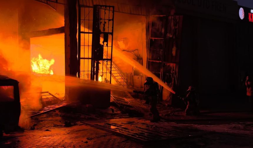 İnegöl'de boya fabrikasındaki patlama kamerada