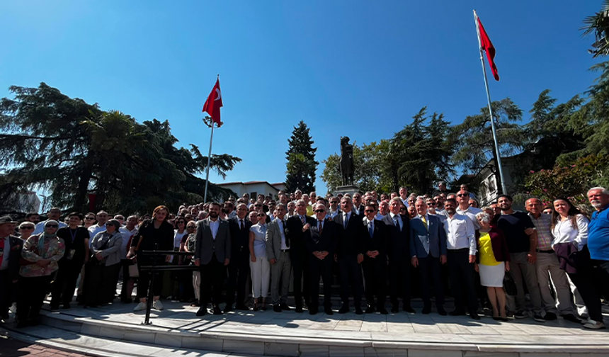 Bursa'da 6 belediye başkanı YENİ Parti'ye geçti
