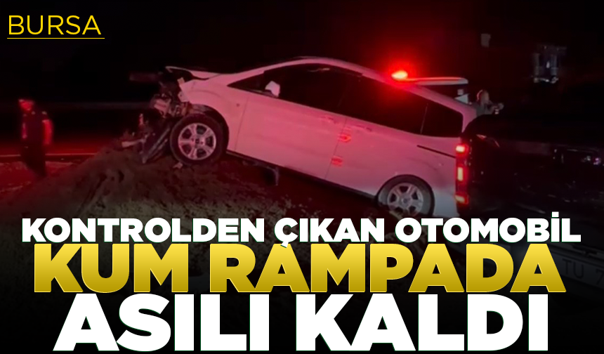 Bursa'da kontrolden çıkan otomobil kum rampada asılı kaldı