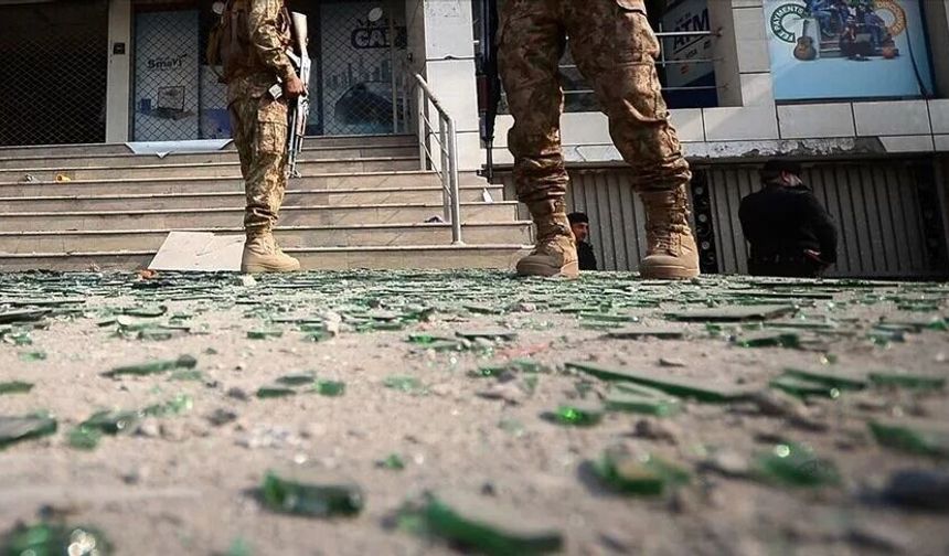 Pakistan'daki intihar saldırısında can kaybı 12'ye yükseldi