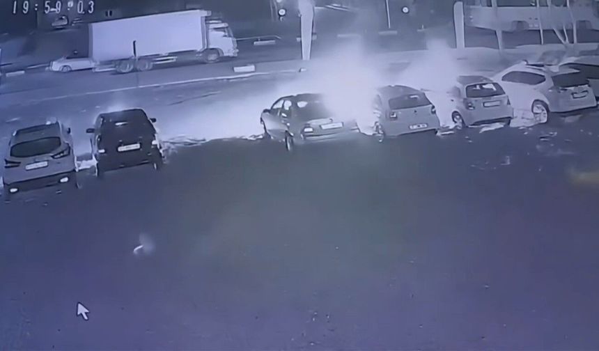 Elinde benzin bidonuyla gelip galerideki 6 aracı ateşe verdi