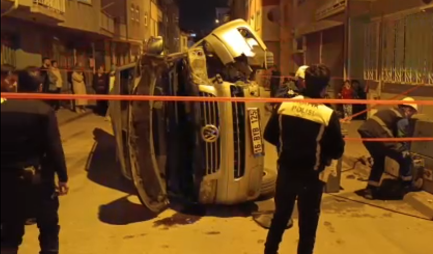 Kaza yaptığı araçla takla attı, olay yerinden kaçtı
