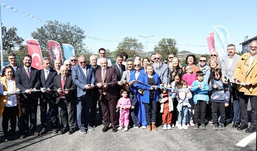 Nilüfer’de sahipsiz hayvanlar için “Umut Ağacı” açıldı