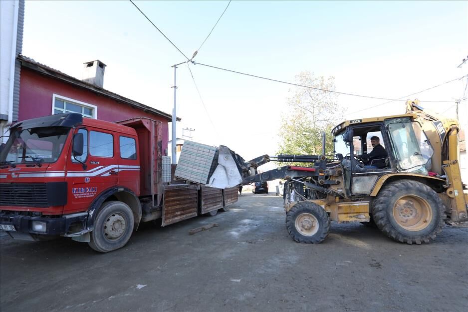 9272-kirsalda-yollar-parke-tasla-kaplaniyor-eee87f1c-a89d-4fb8-964f-18ff95d37594