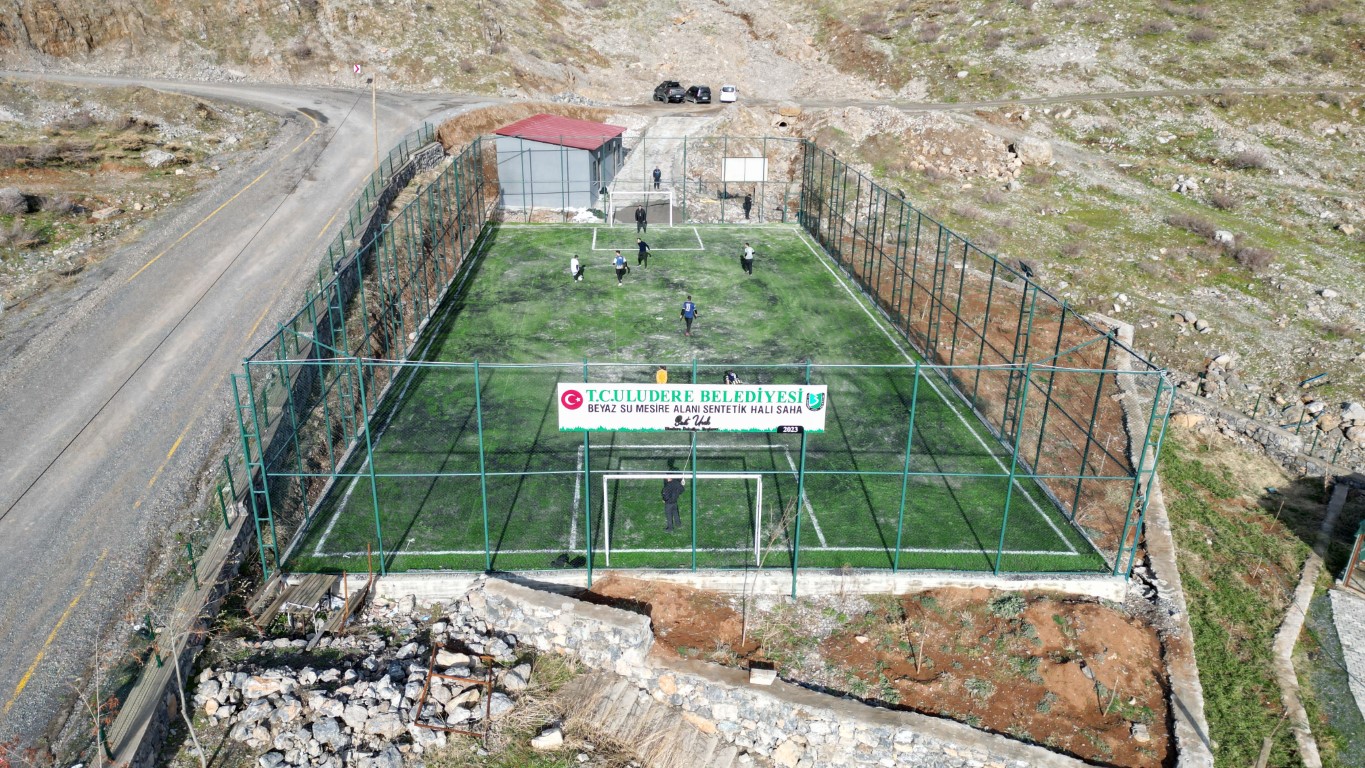 Uludere Belediye Başkanı Sait Ürek, 2000 rakımlı Avaspi Yaylası'nda modern bir mesire alanı inşa etti. 