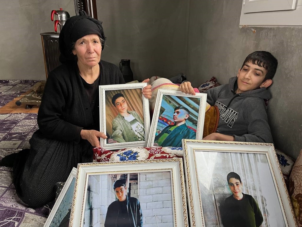 6 Şubat depreminde Kilis’te yüzlerce bina yıkılırken, onlarca insan da hayatını kaybetti. Kilis’te hayatını kaybeden 11 kişiden birisi (50) Havva Demir de depremde eşi Halil Demir ve 17 yaşındaki oğlu Halil Demir’i kaybetti.
