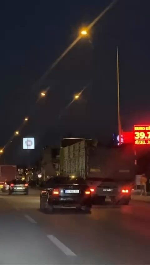 AW211429_04