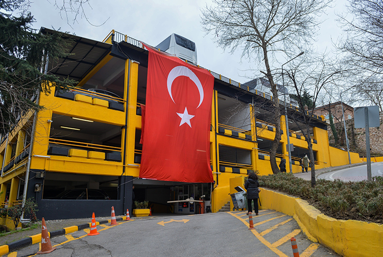 B Ü Y Ü K Ş E H İ R1-8