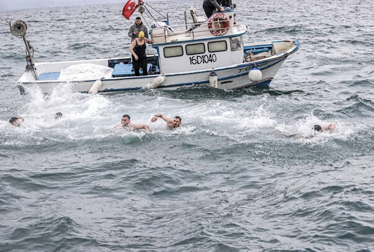 H R İ S T İ Y A N1