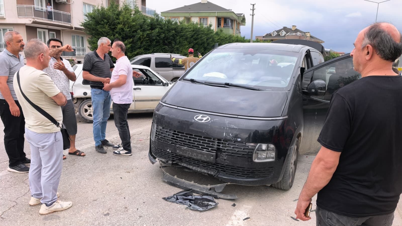 Bursada Minibus Ile Otomobil Carpisti 1361341 404188 (1)