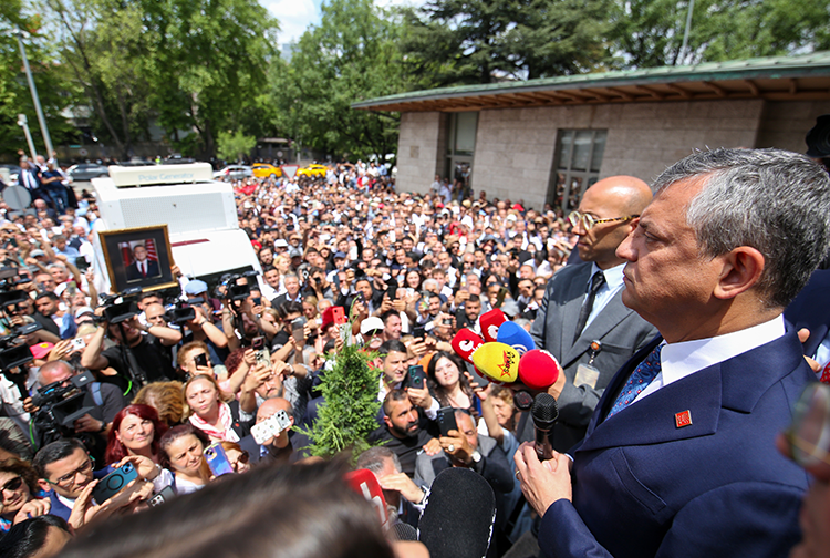 Özgür Özel1