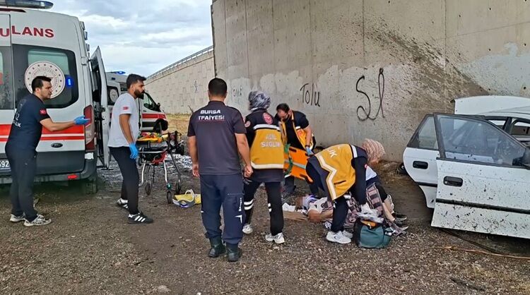Bursa'da köprülü kavşakta feci kaza: 3 ölü, 2 ağır yaralı