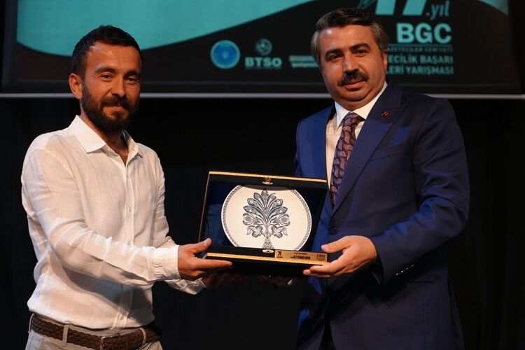 Yildirim Beledi̇ye Başkani Oktay Yilmaz Tv Görüntü Başari Ödülü Ali̇ Osman Akin