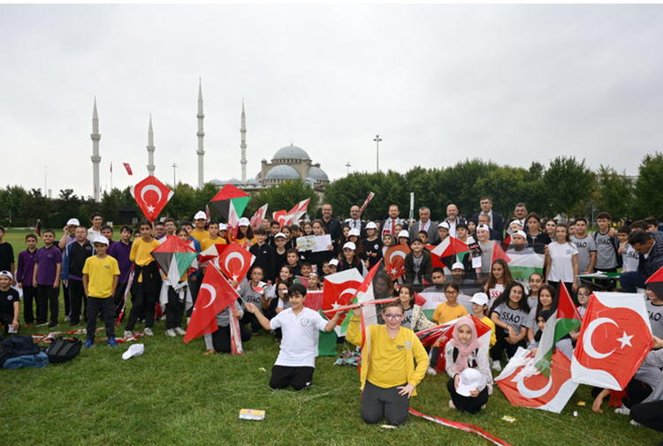 Uçurtmalar gökyüzünde: Bursa’dan Gazze’ye barış, kardeşlik ve umut mesajları yükseldi