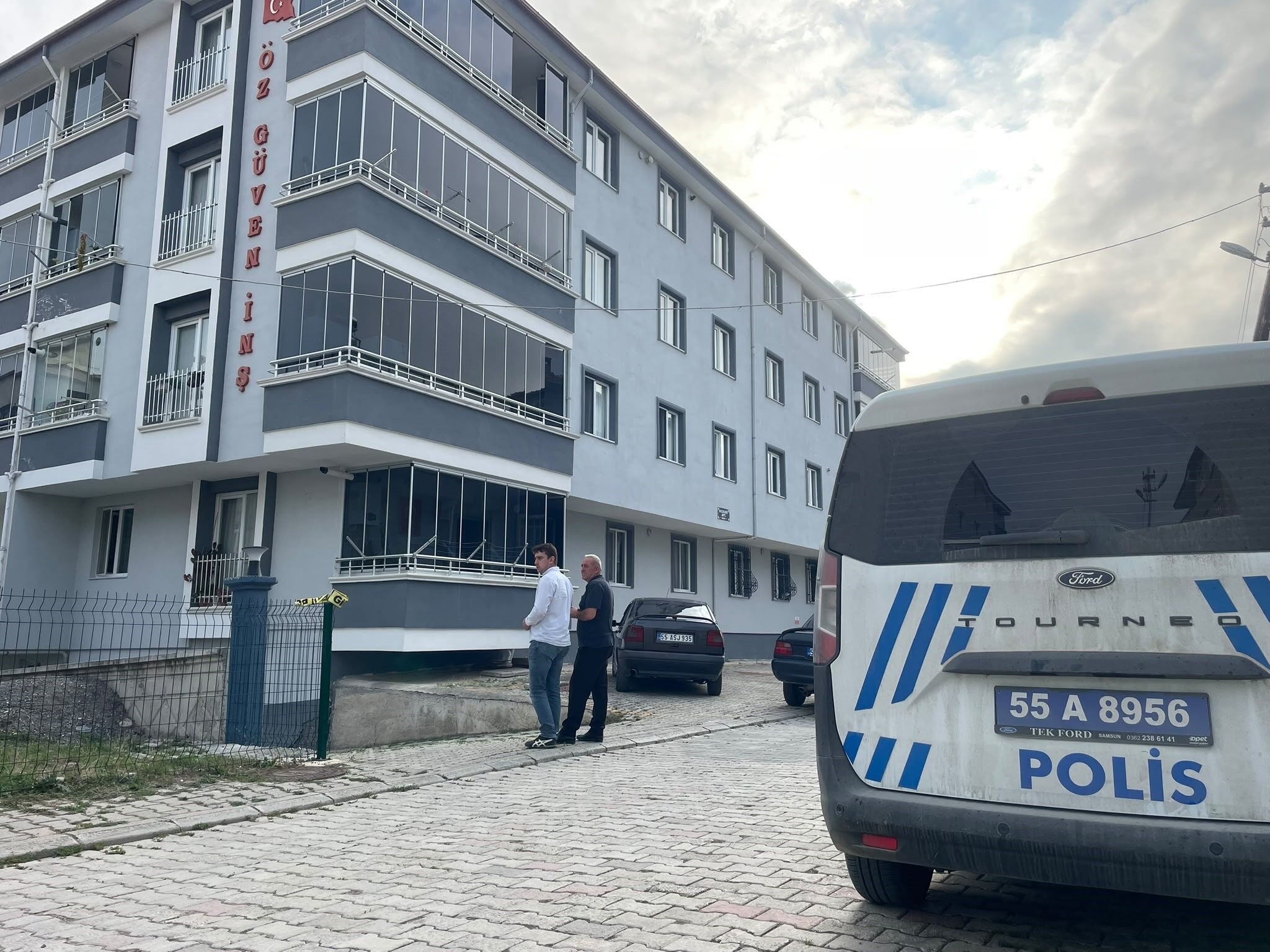Evinde silahla vurulmuş halde ölü bulundu