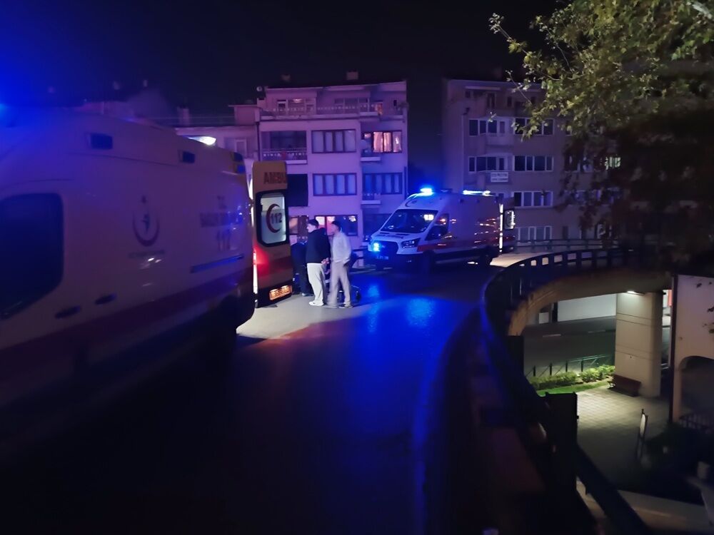 3 kişinin bindiği motosiklet bariyere çarptı