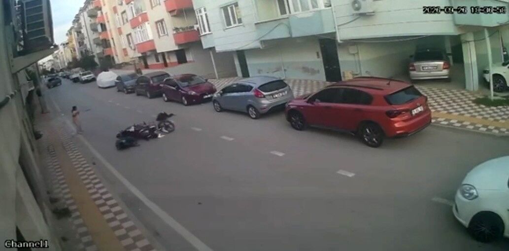 Aniden yola çıkan çocuğa motosiklet çarptı