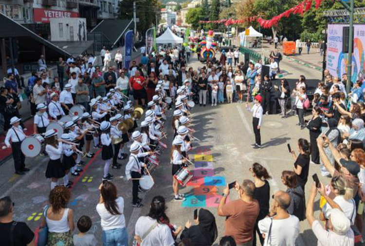 Bursa’da ‘ Arabasız Bir Gün, Hareketli Bir Kent’